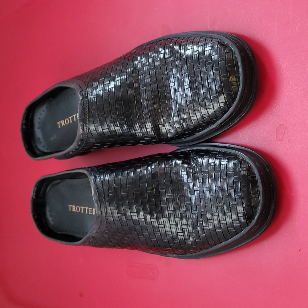 Trotters basket weave slides